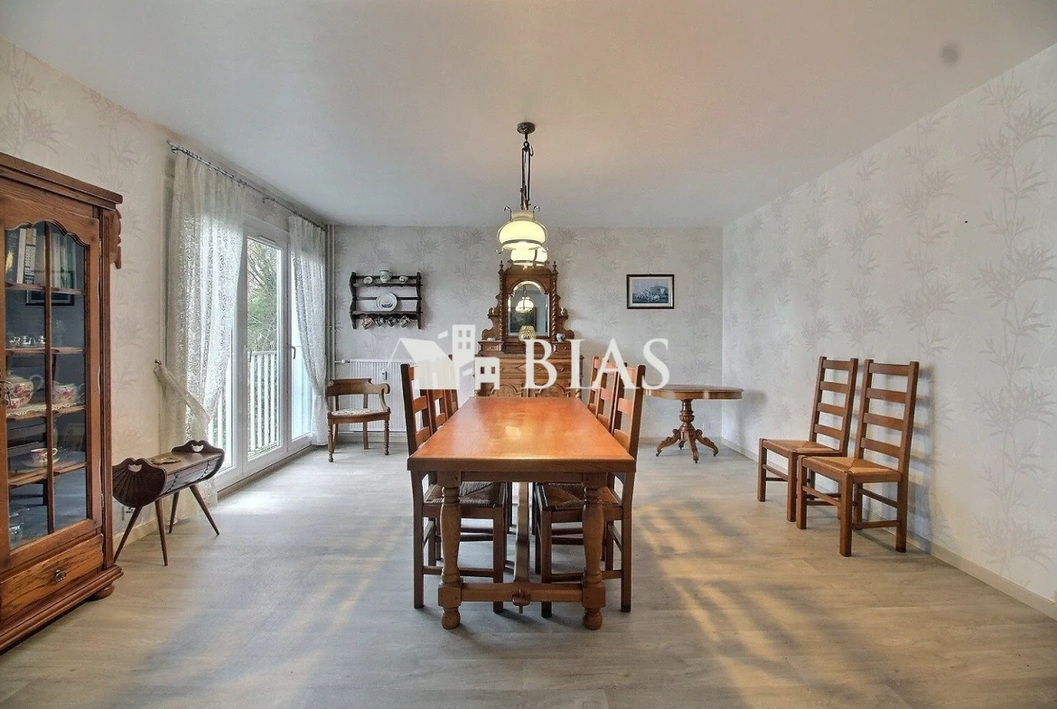Appartement T3 lumineux de 90m² à Barentin avec parking et cave 