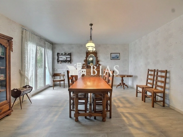 Appartement T3 lumineux de 90m² à Barentin avec parking et cave