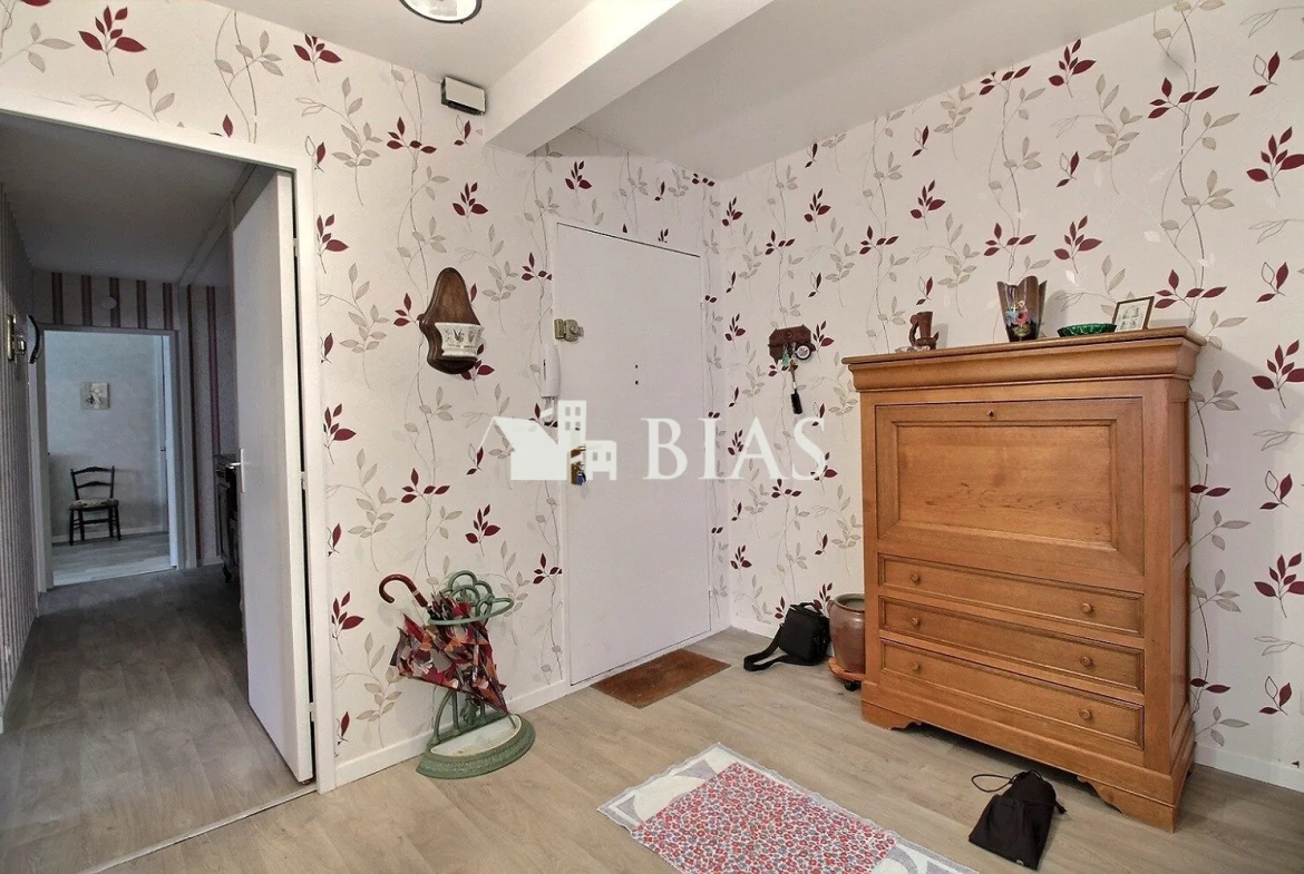 Appartement T3 lumineux de 90m² à Barentin avec parking et cave 