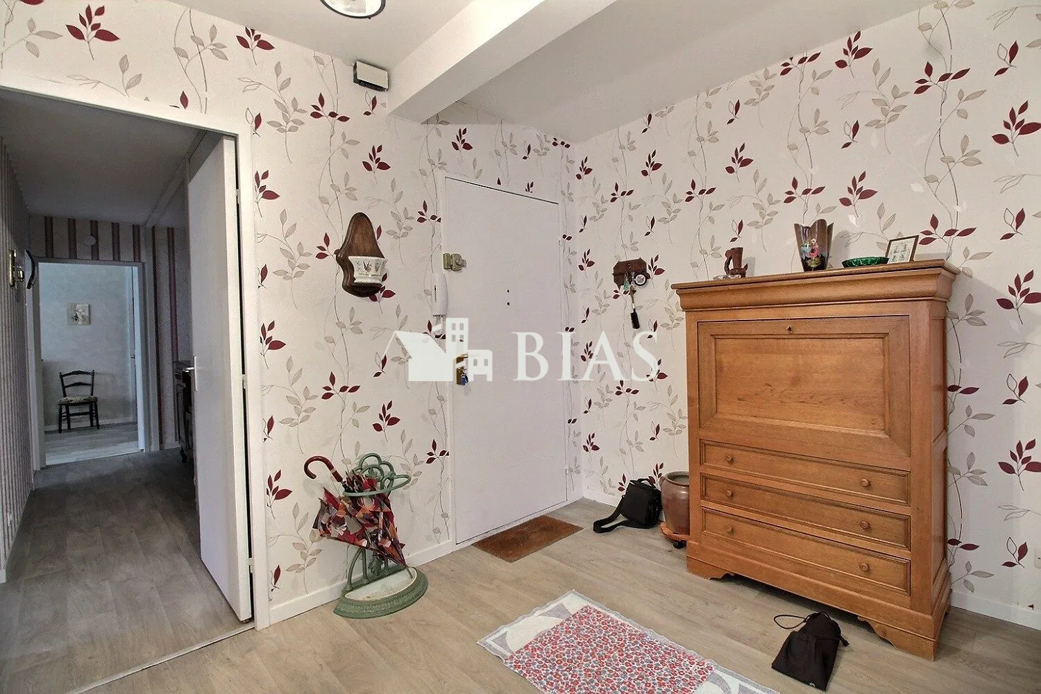 Appartement T3 lumineux de 90m² à Barentin avec parking et cave 