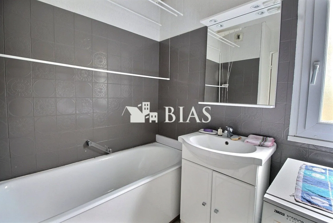 Appartement T3 lumineux de 90m² à Barentin avec parking et cave 
