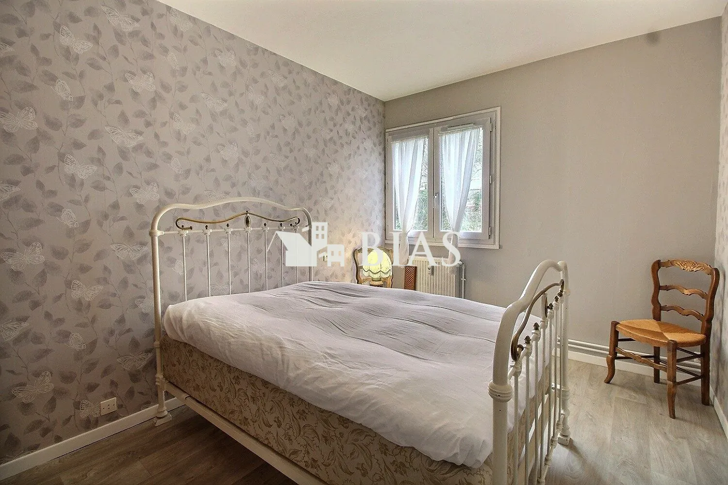 Appartement T3 lumineux de 90m² à Barentin avec parking et cave 