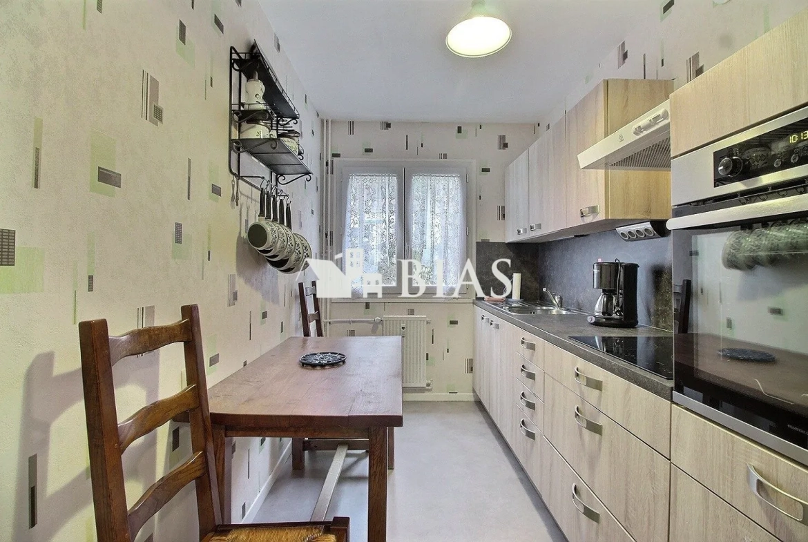 Appartement T3 lumineux de 90m² à Barentin avec parking et cave 
