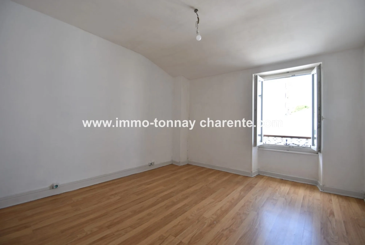 Maison à vendre à Tonnay-Charente avec 3 chambres, garage et jardin - Opportunité 