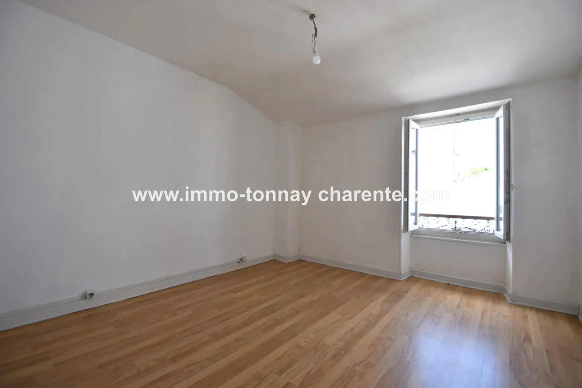 Maison à vendre à Tonnay-Charente avec 3 chambres, garage et jardin - Opportunité 