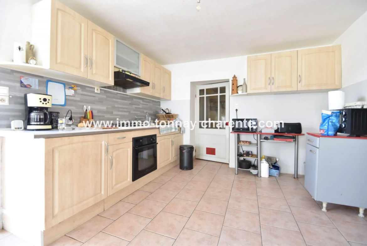 Maison à vendre à Tonnay-Charente avec 3 chambres, garage et jardin - Opportunité 
