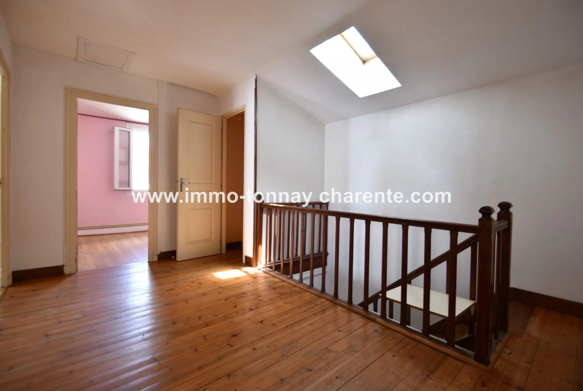 Maison à vendre à Tonnay-Charente avec 3 chambres, garage et jardin - Opportunité 