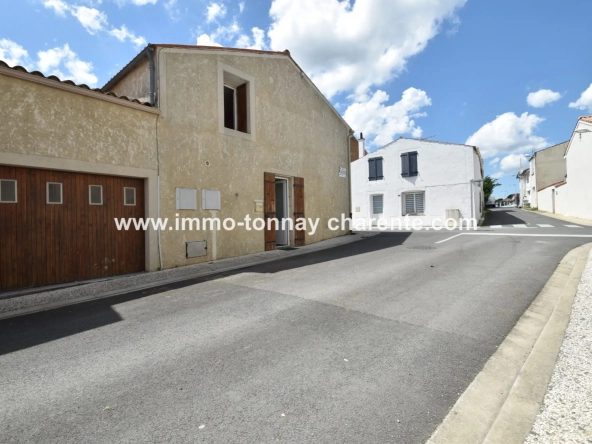Maison à vendre à Tonnay-Charente avec 3 chambres, garage et jardin - Opportunité