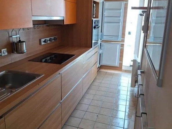 Appartement T2 à vendre au centre de Pau avec services et parking
