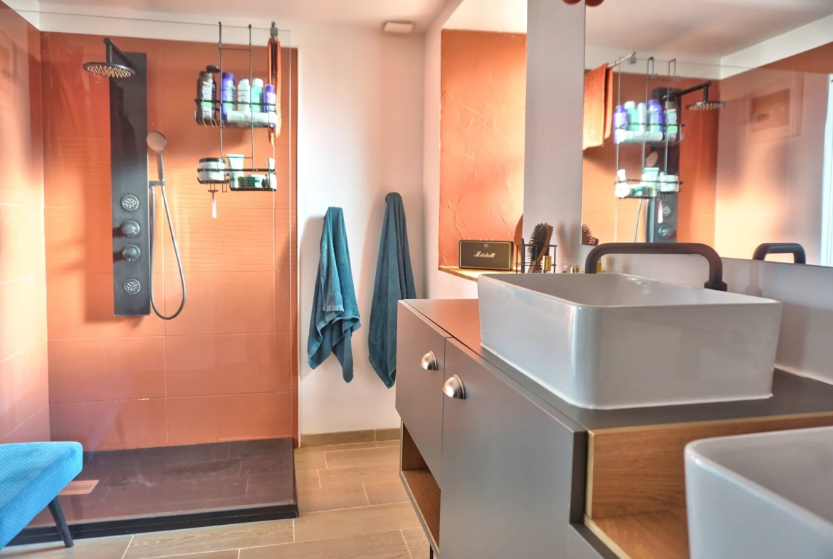 Maison en pierre rénovée avec dépendances à Yvias proche Paimpol 