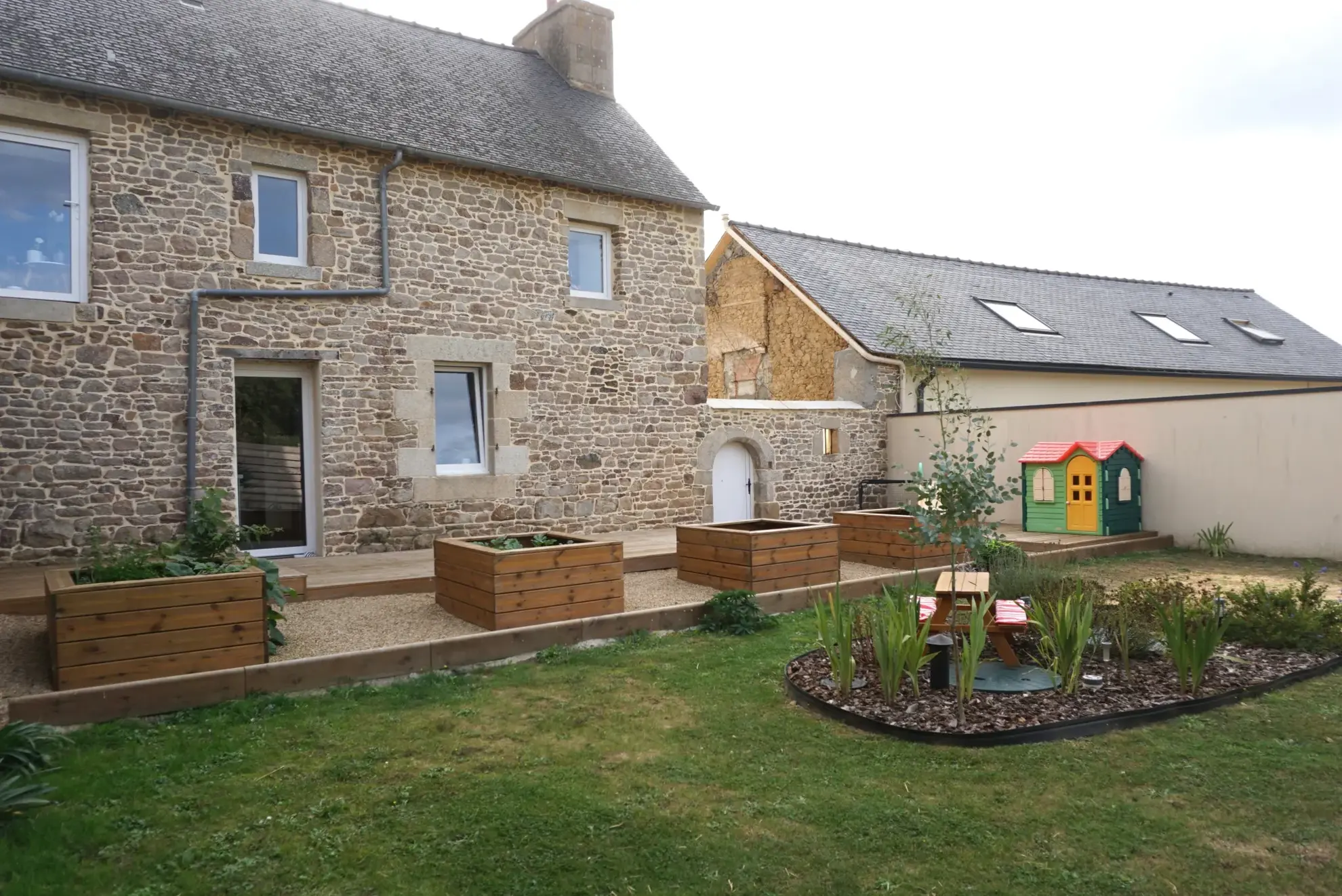Maison en pierre rénovée avec dépendances à Yvias proche Paimpol 