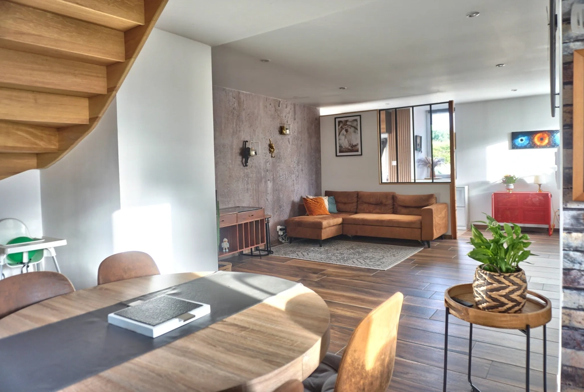 Maison en pierre rénovée avec dépendances à Yvias proche Paimpol 