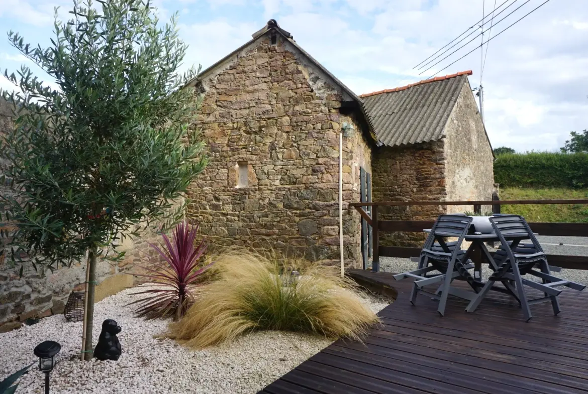 Maison en pierre rénovée avec dépendances à Yvias proche Paimpol 