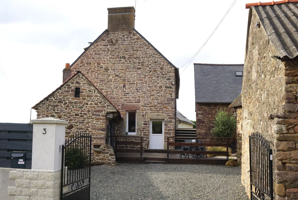 Maison en pierre rénovée avec dépendances à Yvias proche Paimpol 