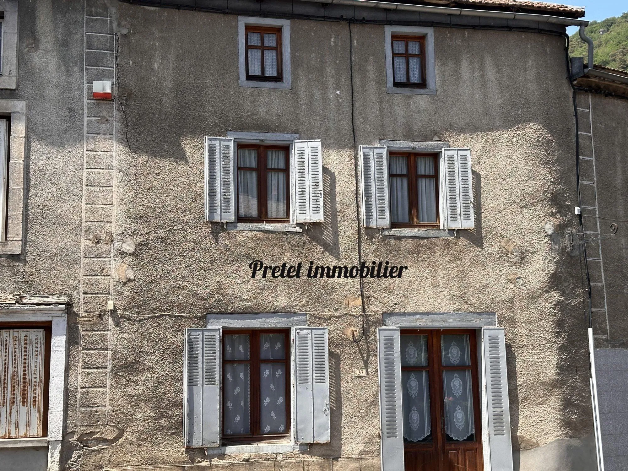 Maison à vendre à Ferrières-Saint-Mary, 94 m² avec jardin et potentiel d'extension 