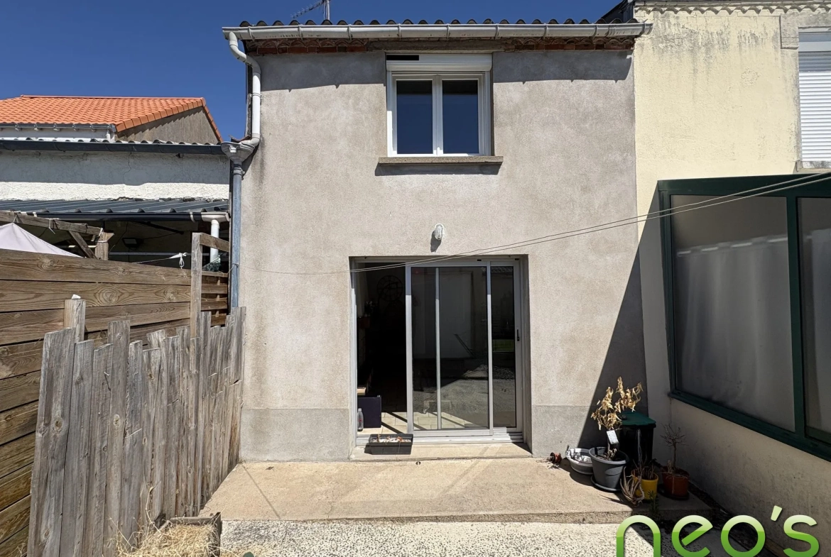 Maison de bourg à vendre à Saint-Macaire-en-Mauges de 93 m² avec cour et garage 
