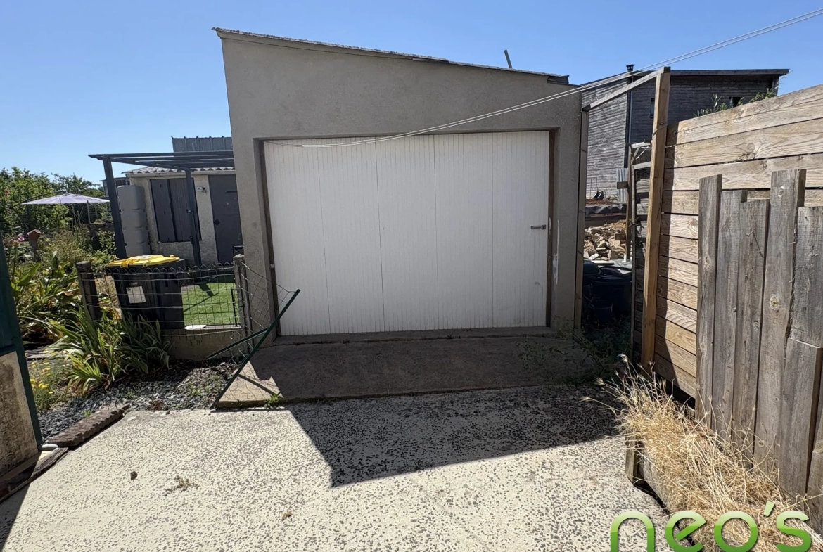 Maison de bourg à vendre à Saint-Macaire-en-Mauges de 93 m² avec cour et garage 