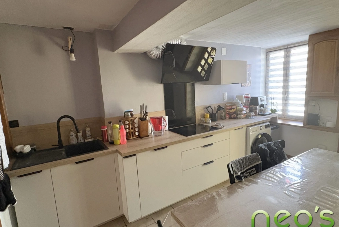 Maison de bourg à vendre à Saint-Macaire-en-Mauges de 93 m² avec cour et garage 