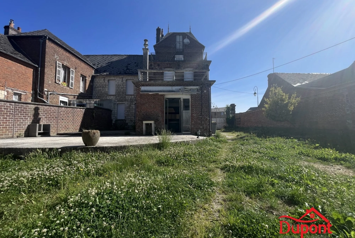 Maison de 212 m² avec 5 chambres, jardin et garage à Sains Richaumont 
