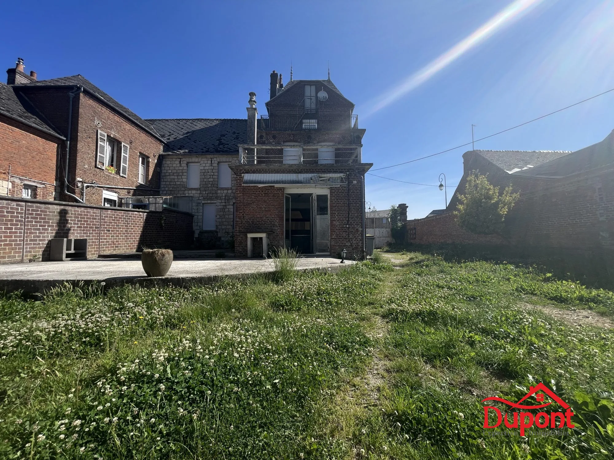 Maison de 212 m² avec 5 chambres, jardin et garage à Sains Richaumont 