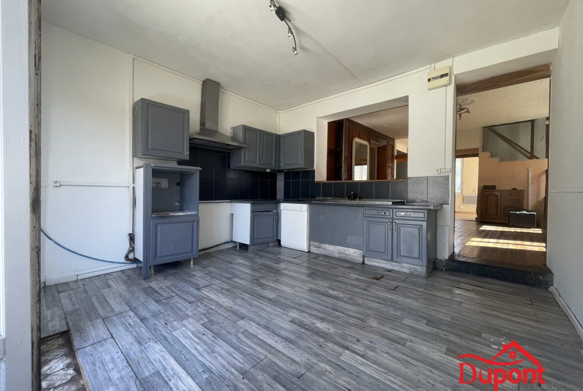Maison de 212 m² avec 5 chambres, jardin et garage à Sains Richaumont 