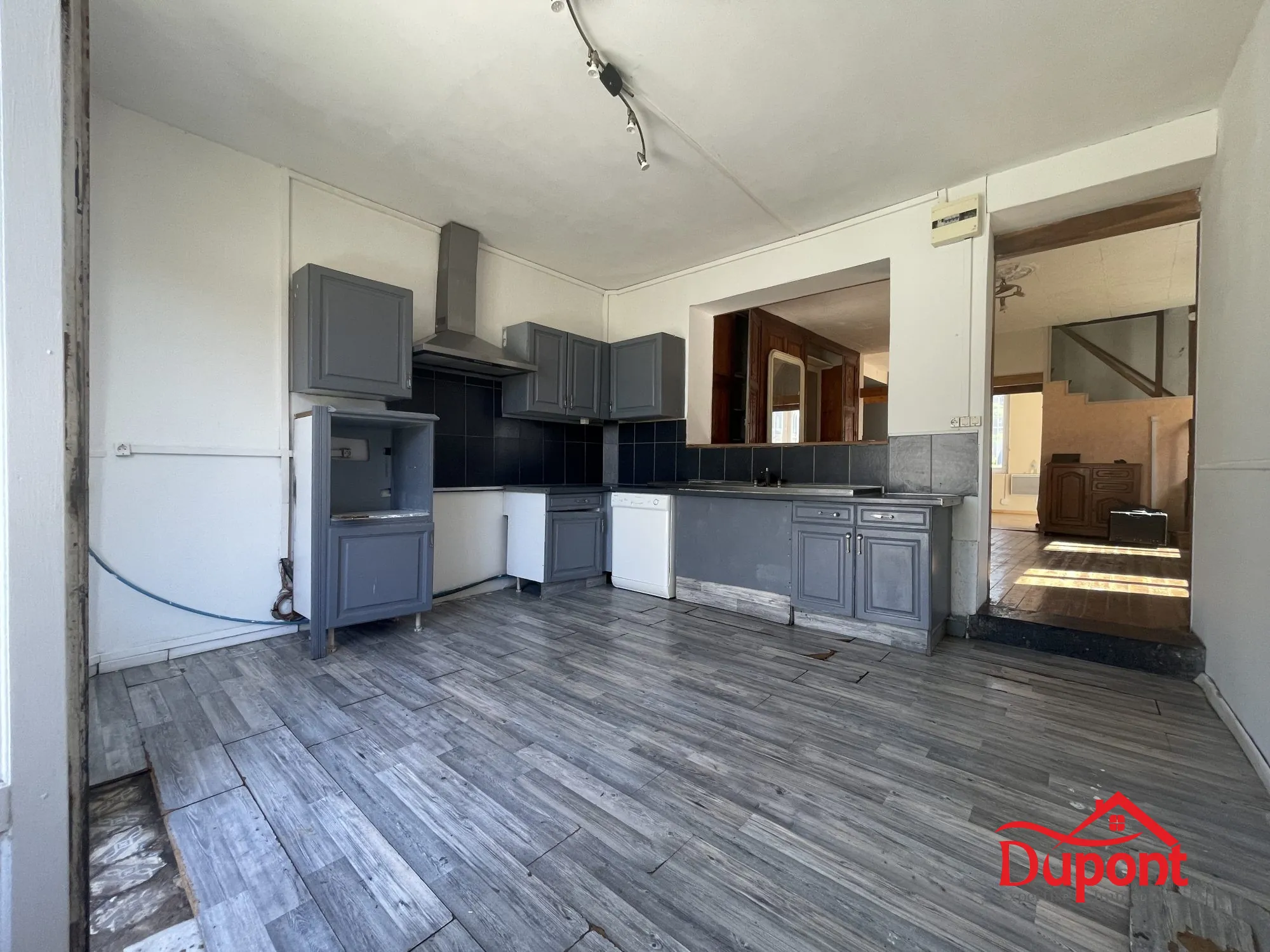 Maison de 212 m² avec 5 chambres, jardin et garage à Sains Richaumont 