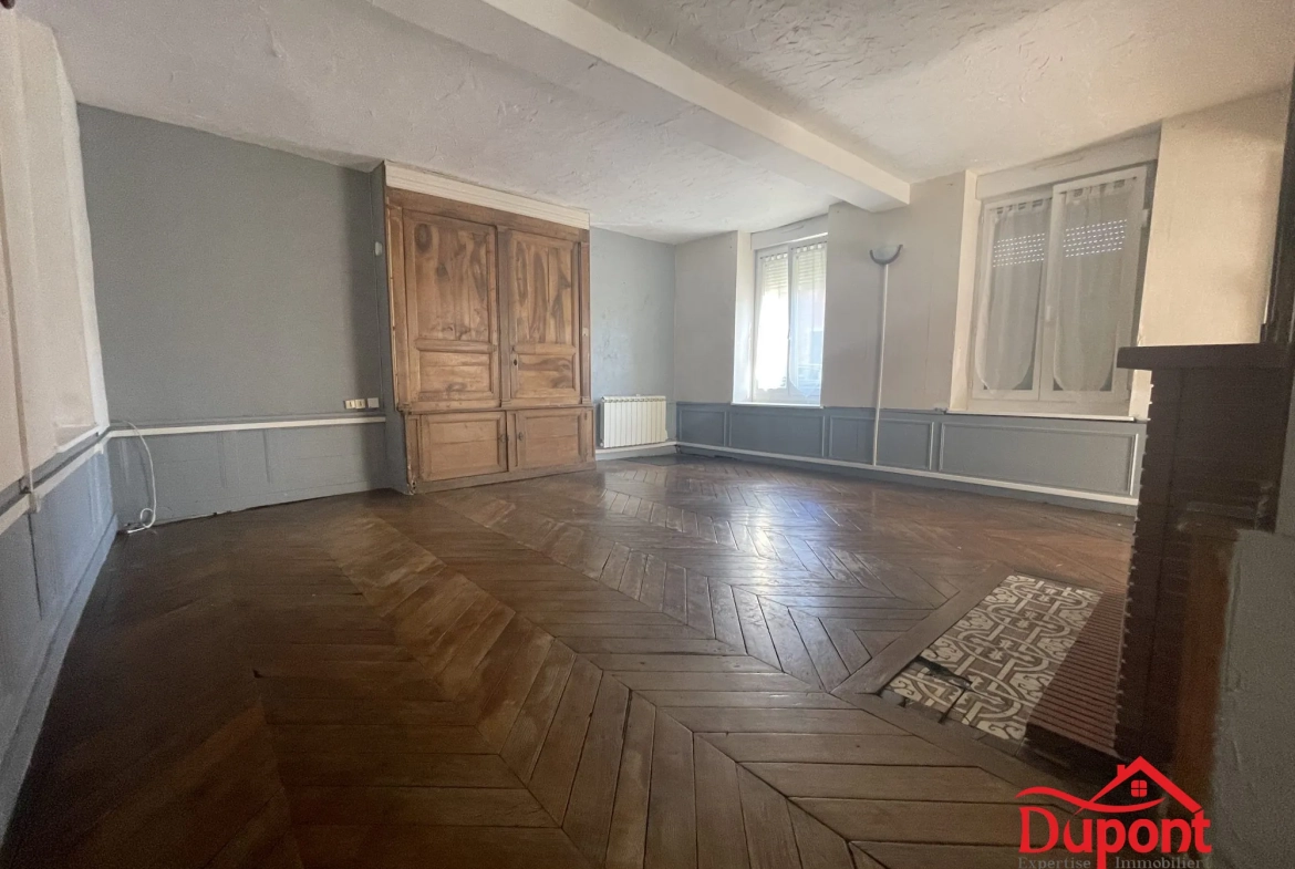Maison de 212 m² avec 5 chambres, jardin et garage à Sains Richaumont 