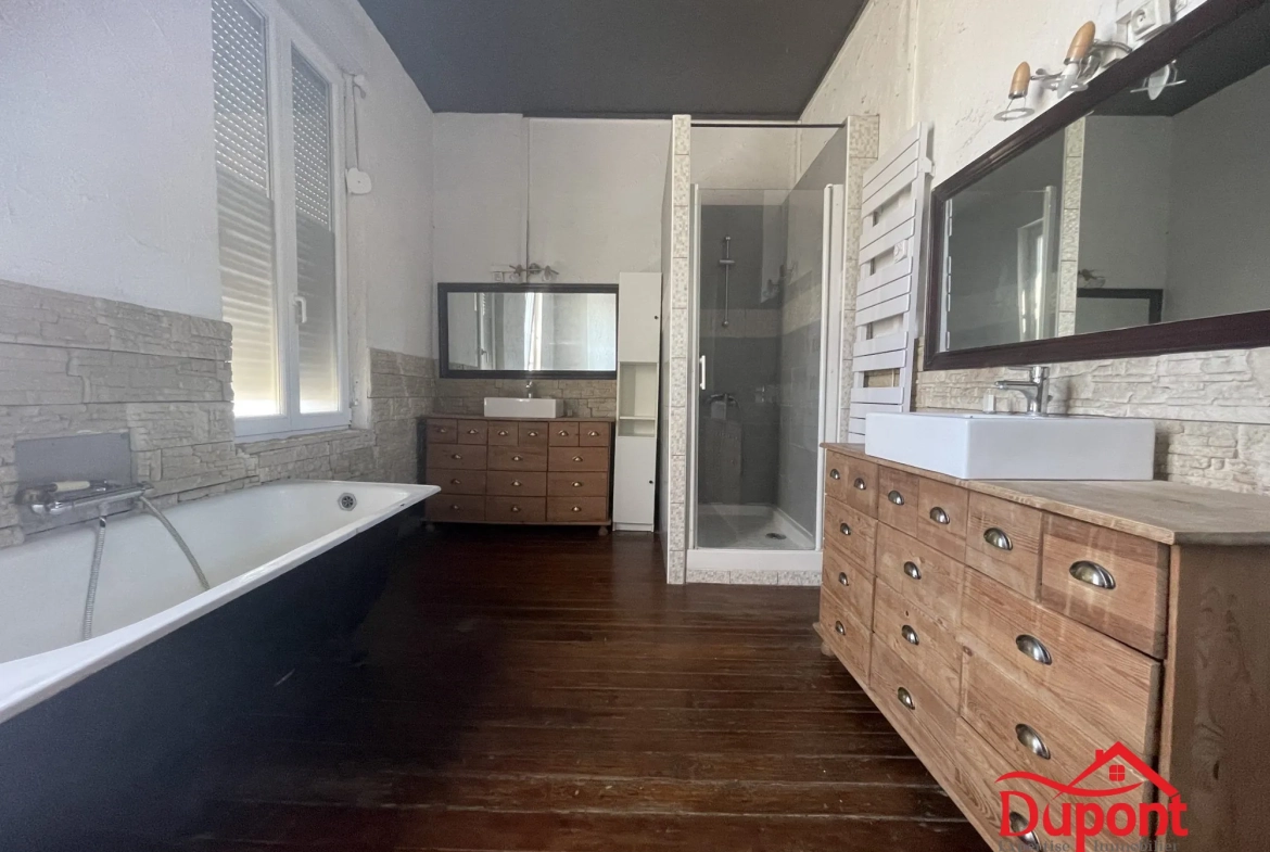 Maison de 212 m² avec 5 chambres, jardin et garage à Sains Richaumont 
