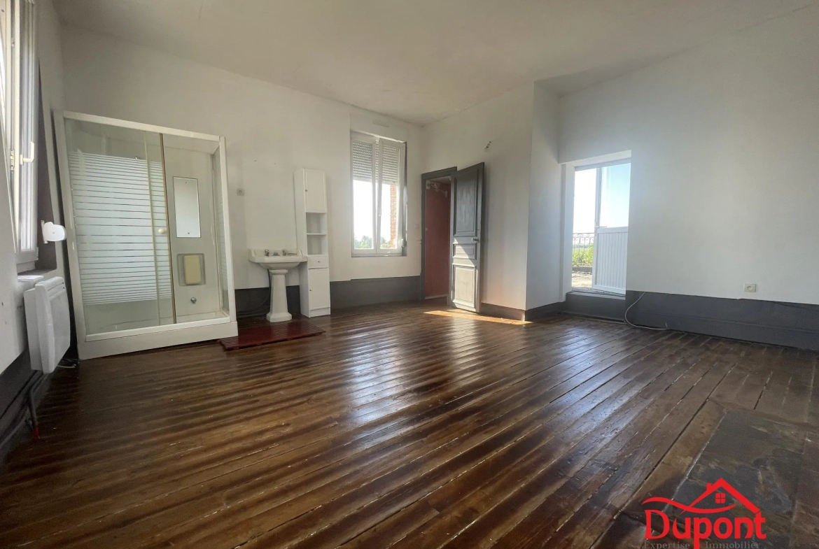Maison de 212 m² avec 5 chambres, jardin et garage à Sains Richaumont 