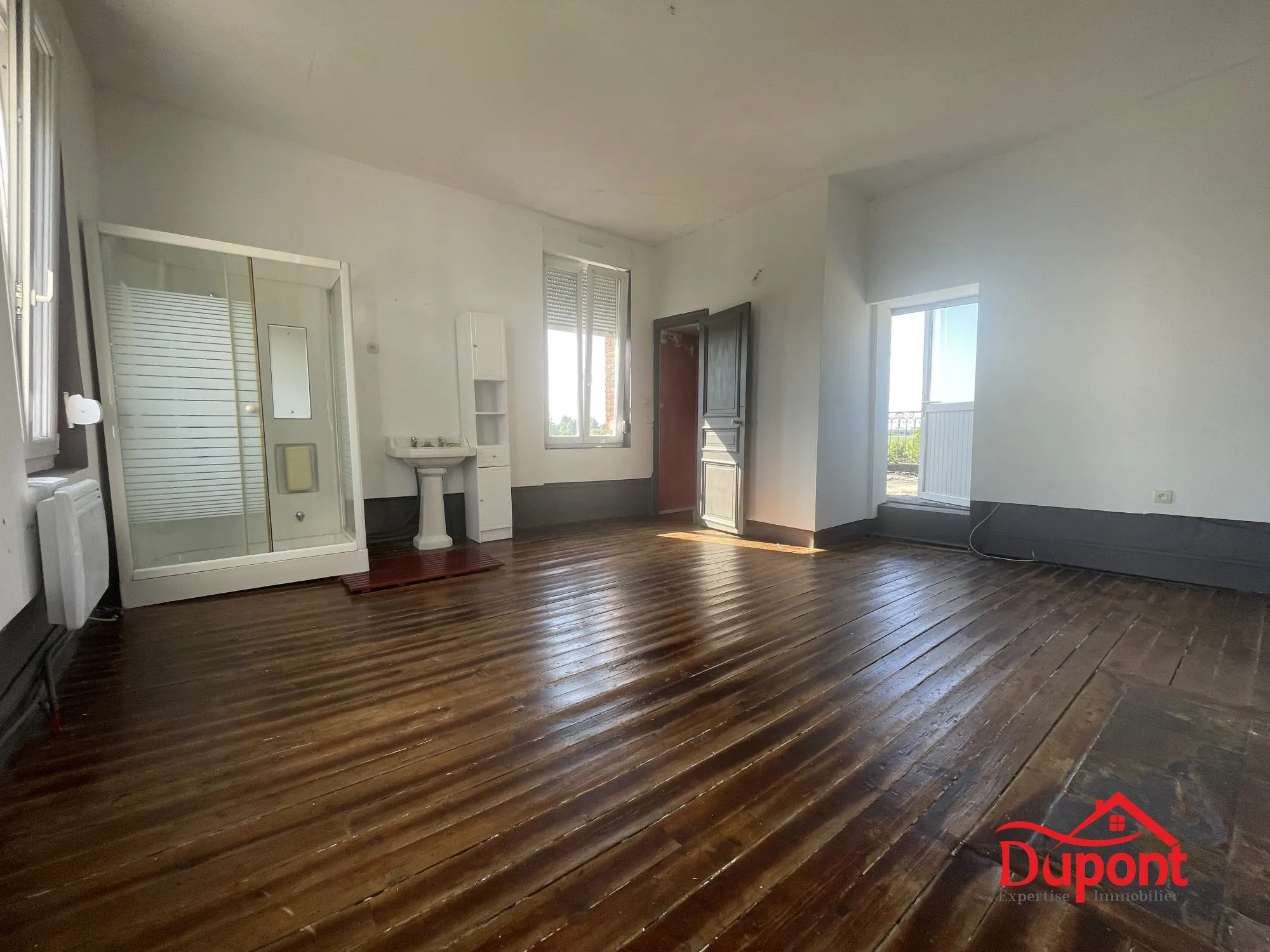 Maison de 212 m² avec 5 chambres, jardin et garage à Sains Richaumont 