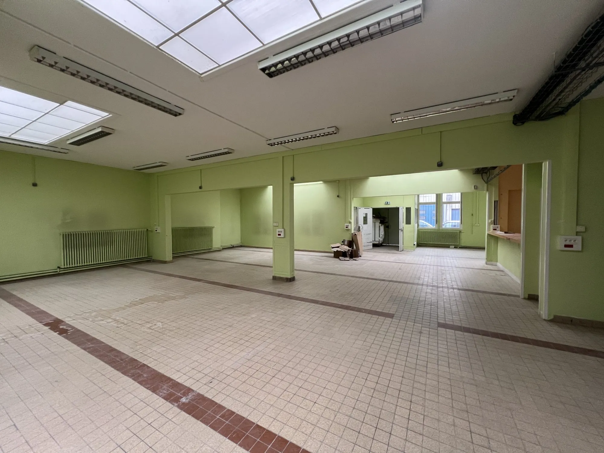 Local professionnel de 394 m² avec garages à Ligny-en-Barrois 