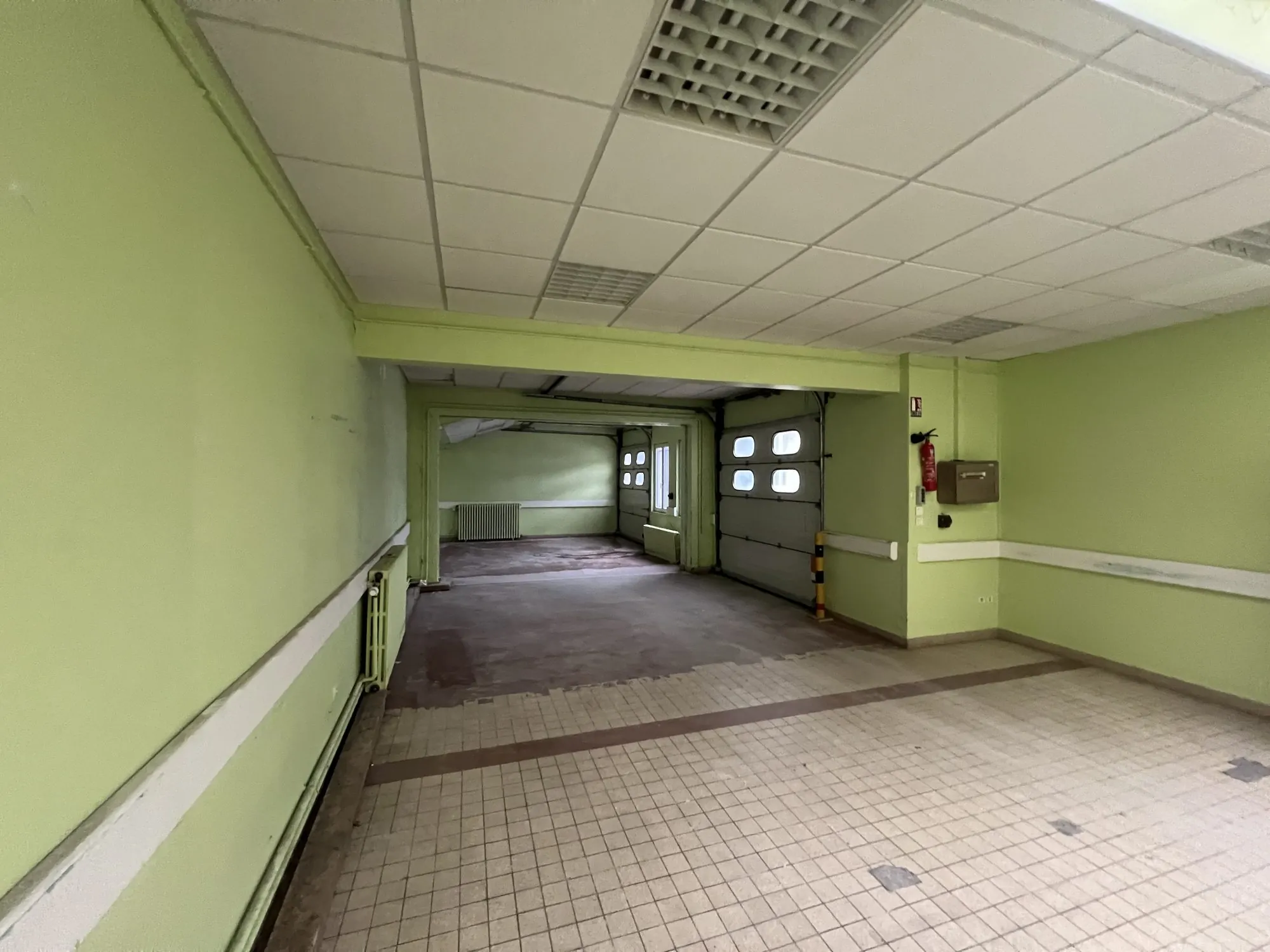 Local professionnel de 394 m² avec garages à Ligny-en-Barrois 