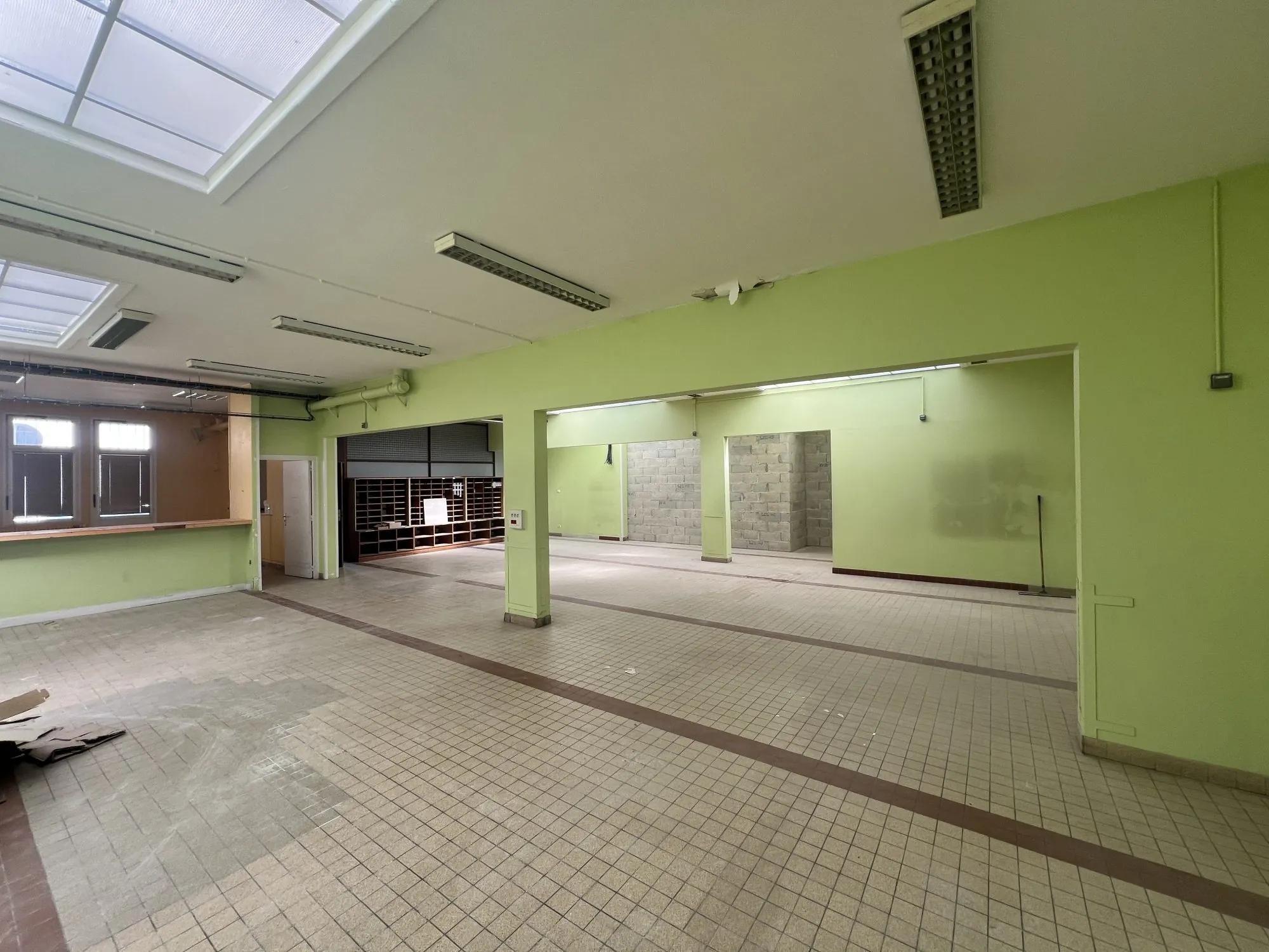 Local professionnel de 394 m² avec garages à Ligny-en-Barrois 