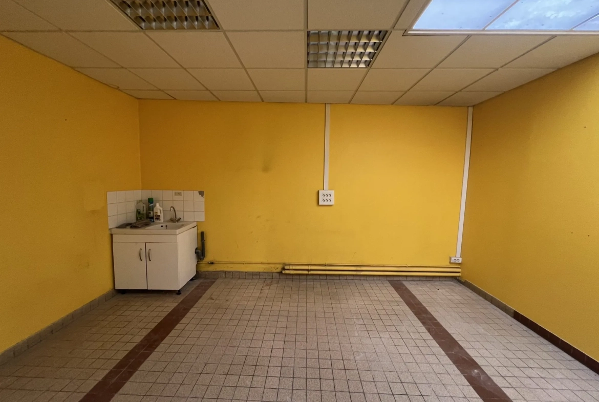 Local professionnel de 394 m² avec garages à Ligny-en-Barrois 