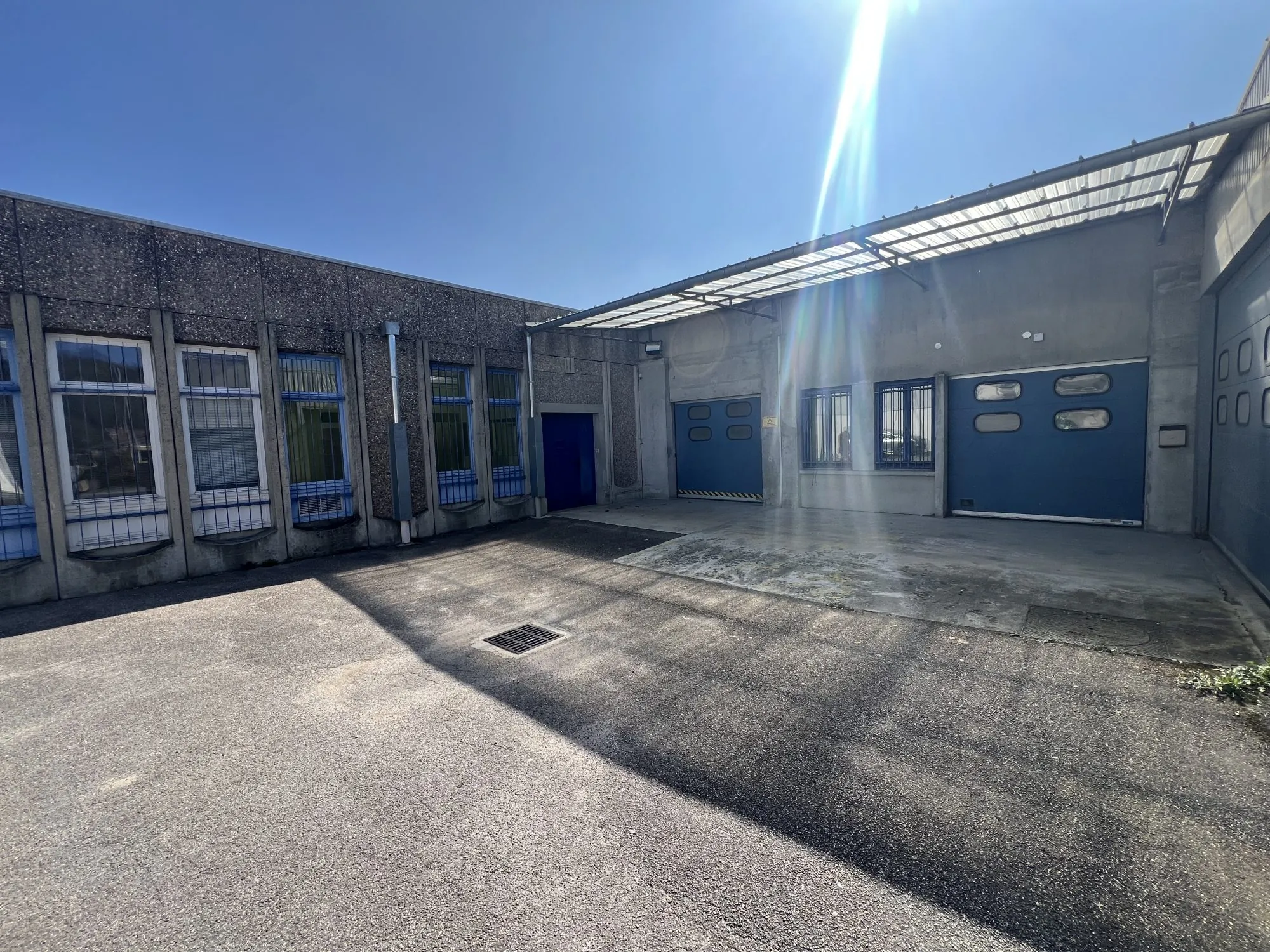 Local professionnel de 394 m² avec garages à Ligny-en-Barrois 
