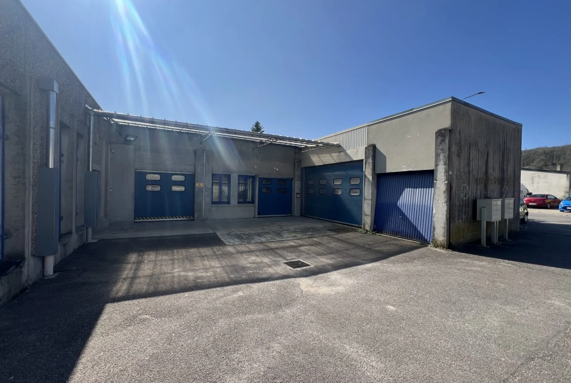 Local professionnel de 394 m² avec garages à Ligny-en-Barrois 