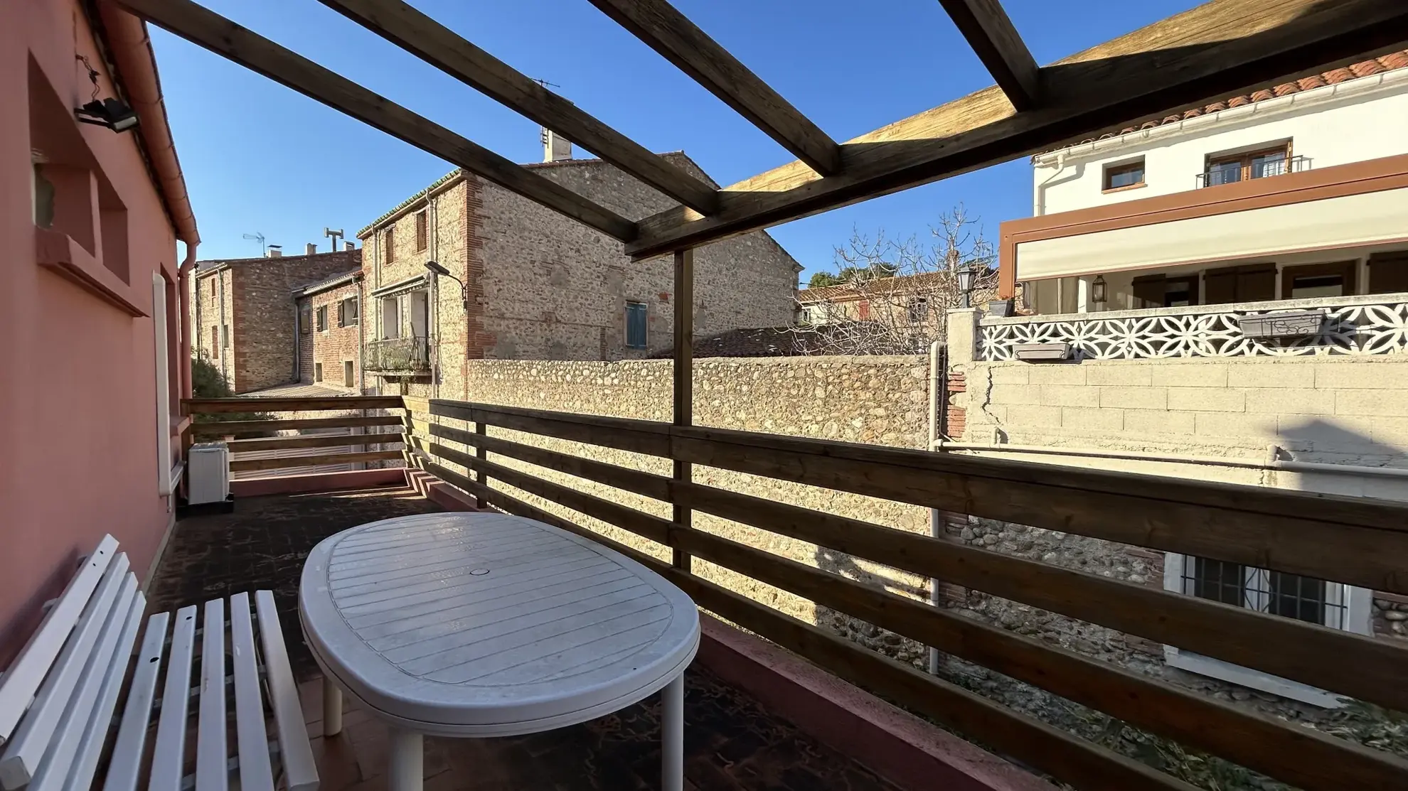 Maison 3 faces de 107 m² avec 3 chambres à Pollestres, quartier paisible 