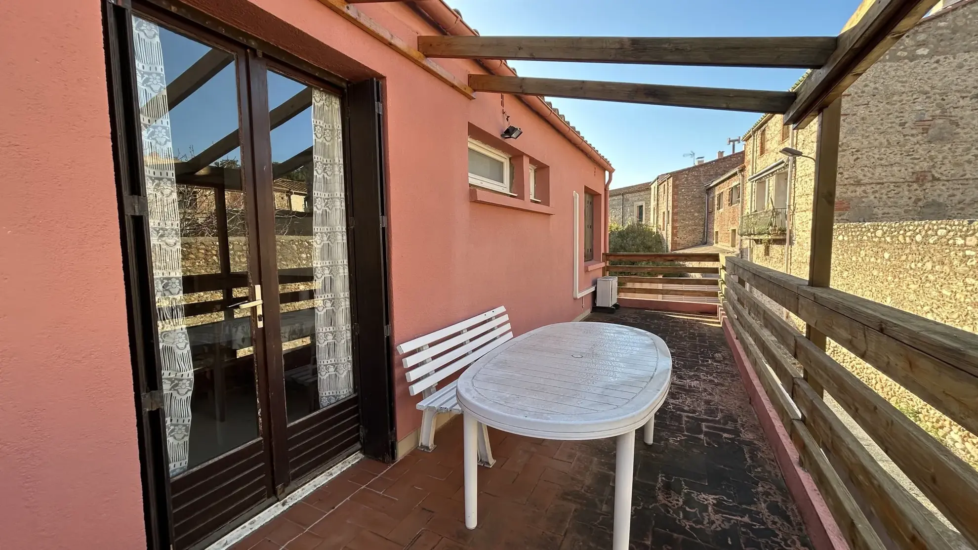 Maison 3 faces de 107 m² avec 3 chambres à Pollestres, quartier paisible 