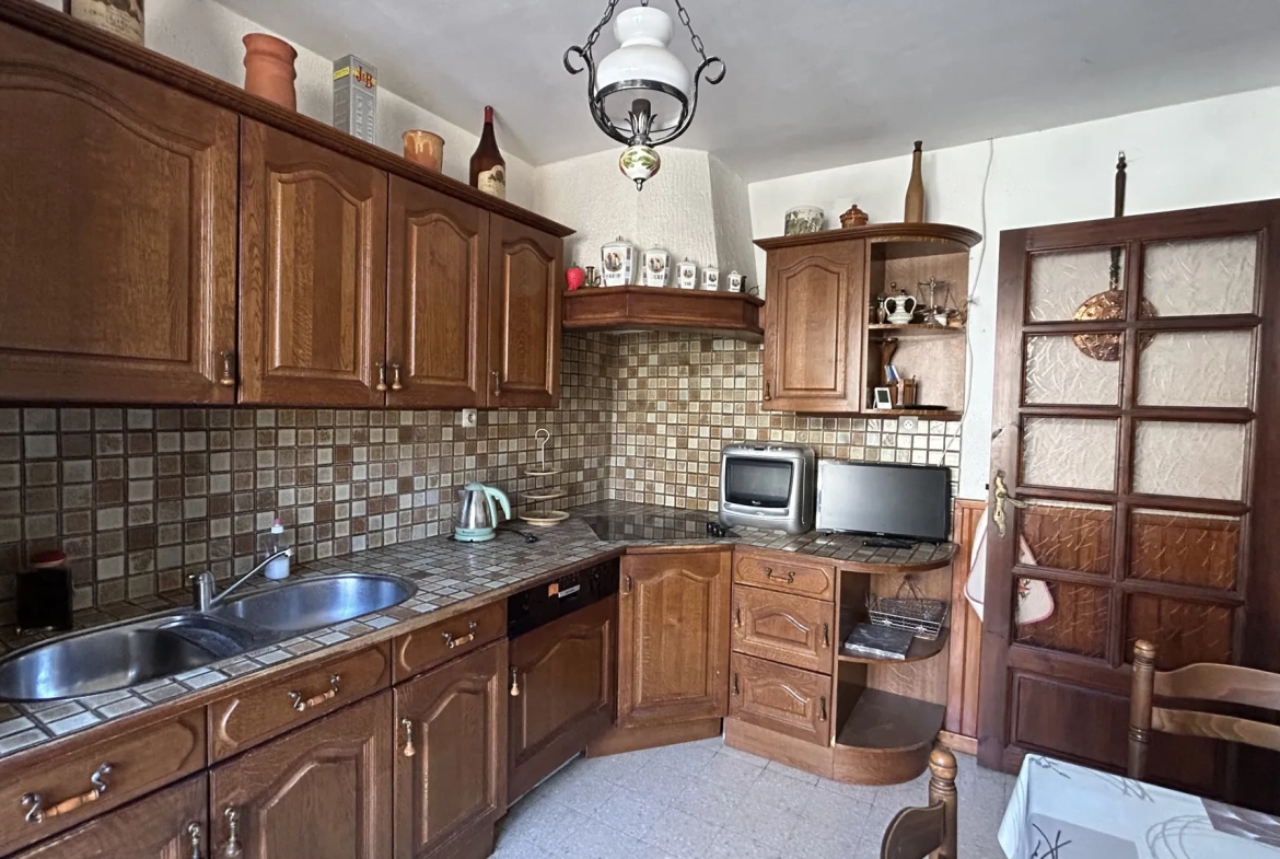 Maison 3 faces de 107 m² avec 3 chambres à Pollestres, quartier paisible 