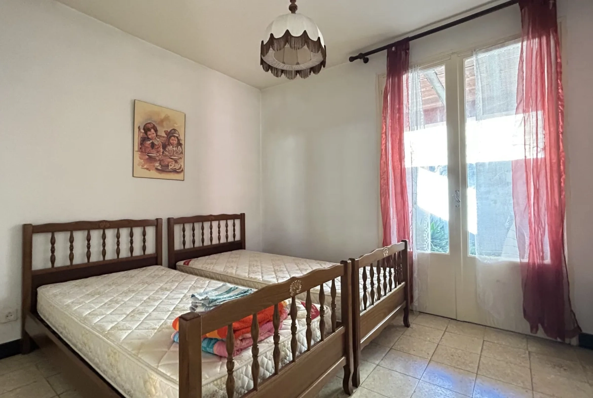 Maison 3 faces de 107 m² avec 3 chambres à Pollestres, quartier paisible 
