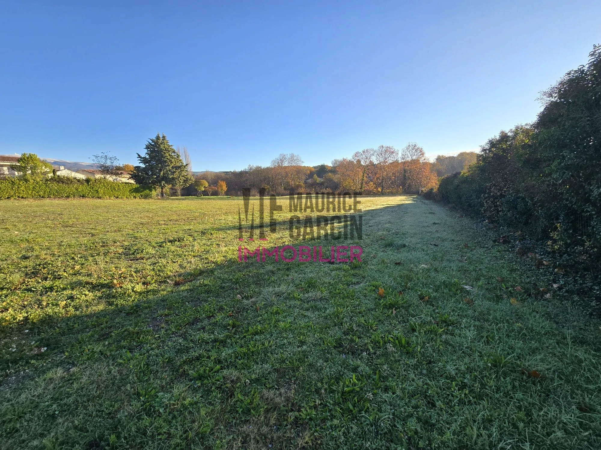 Terrain constructible à vendre à Mormoiron – Vue sur le Mont Ventoux 