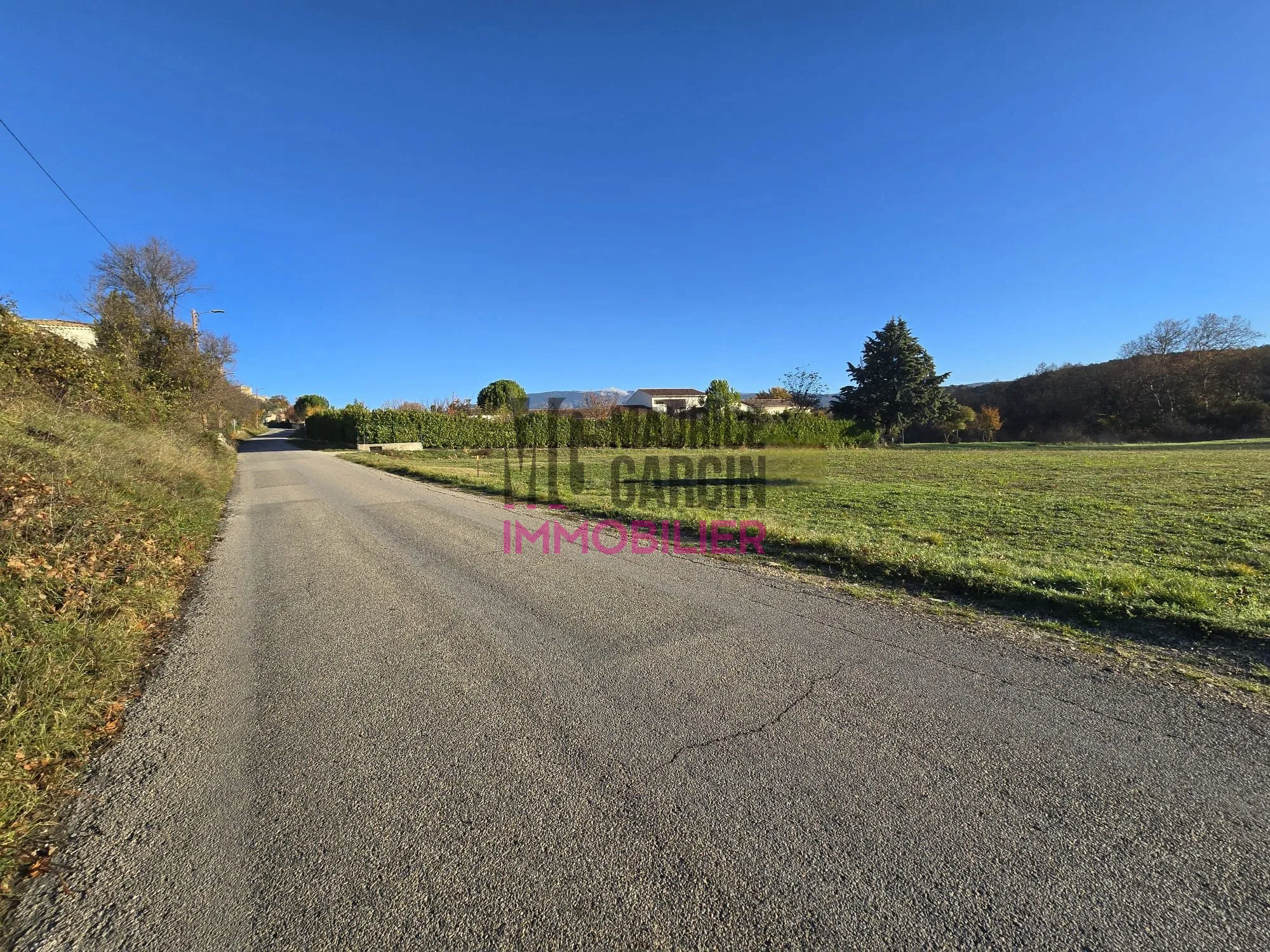 Terrain constructible à vendre à Mormoiron – Vue sur le Mont Ventoux 