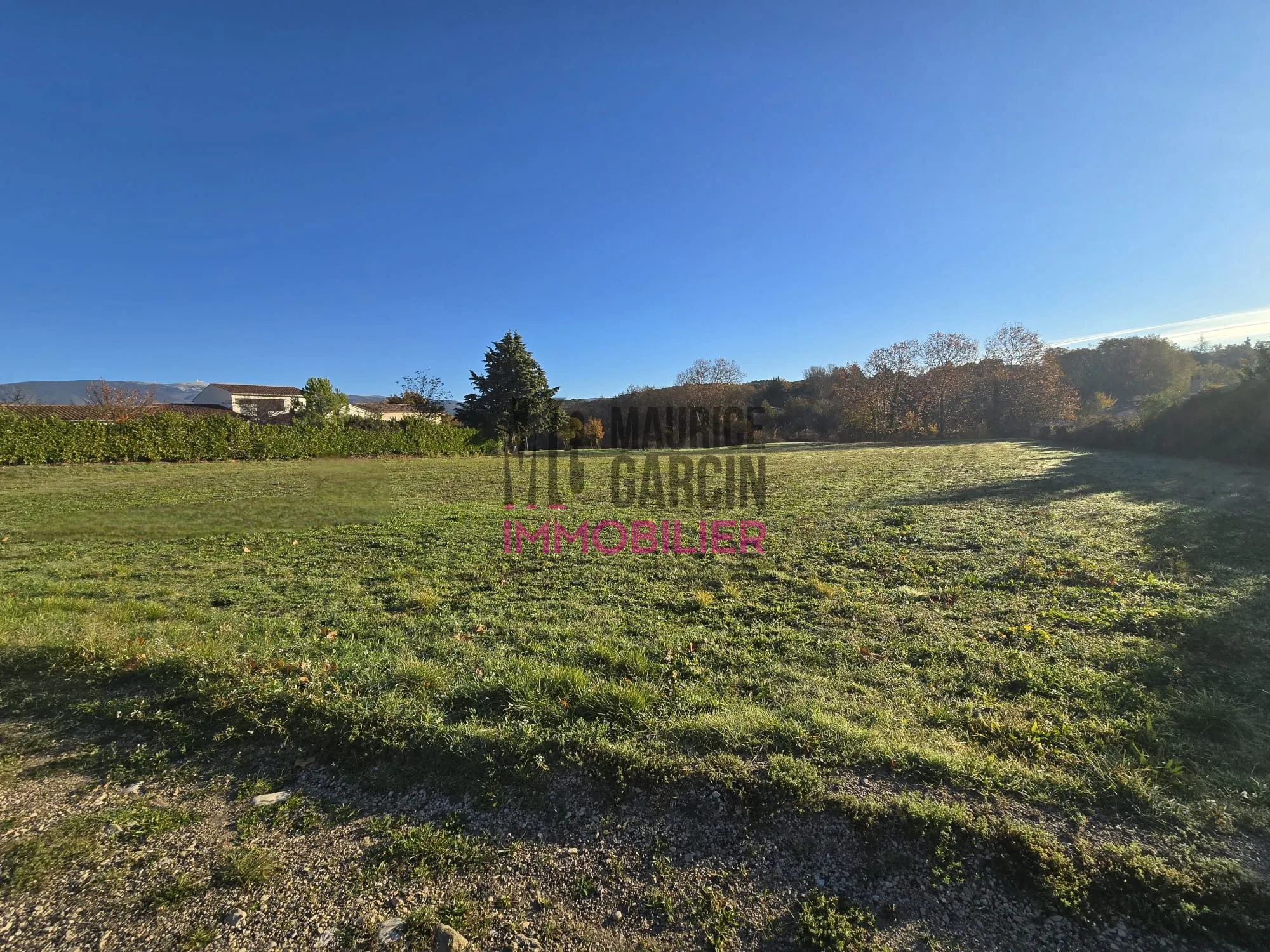 Terrain constructible à vendre à Mormoiron – Vue sur le Mont Ventoux 
