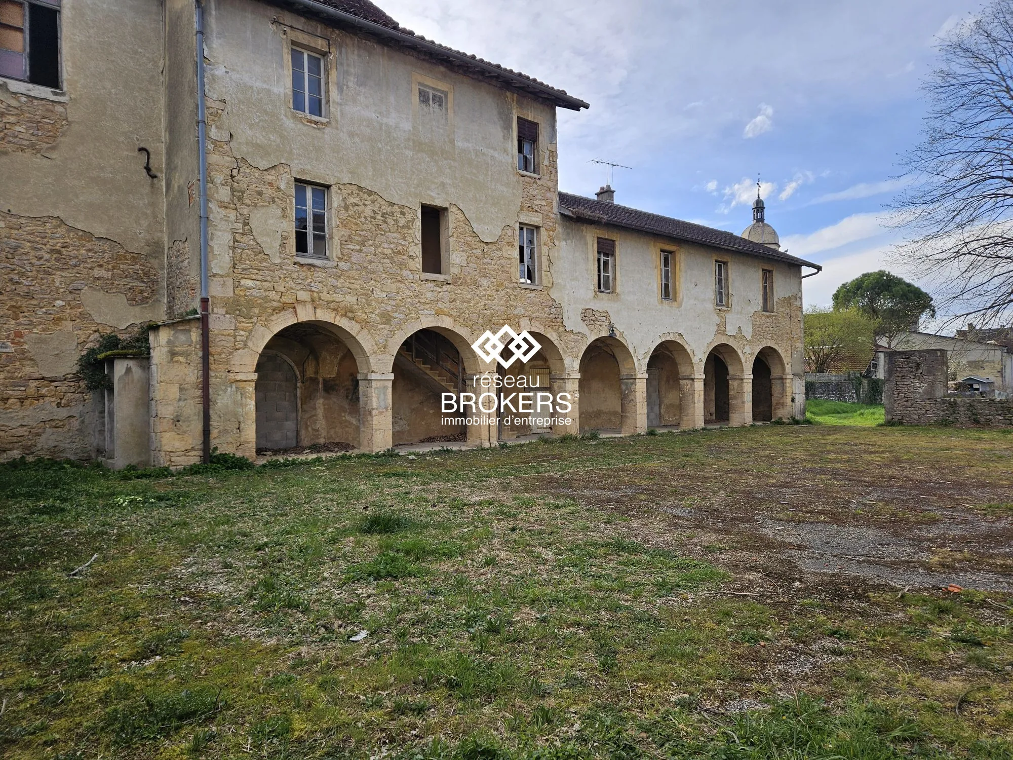 Bâtiments historiques à vendre à Saint-Amour - Ancien monastère du XVIIIe siècle 