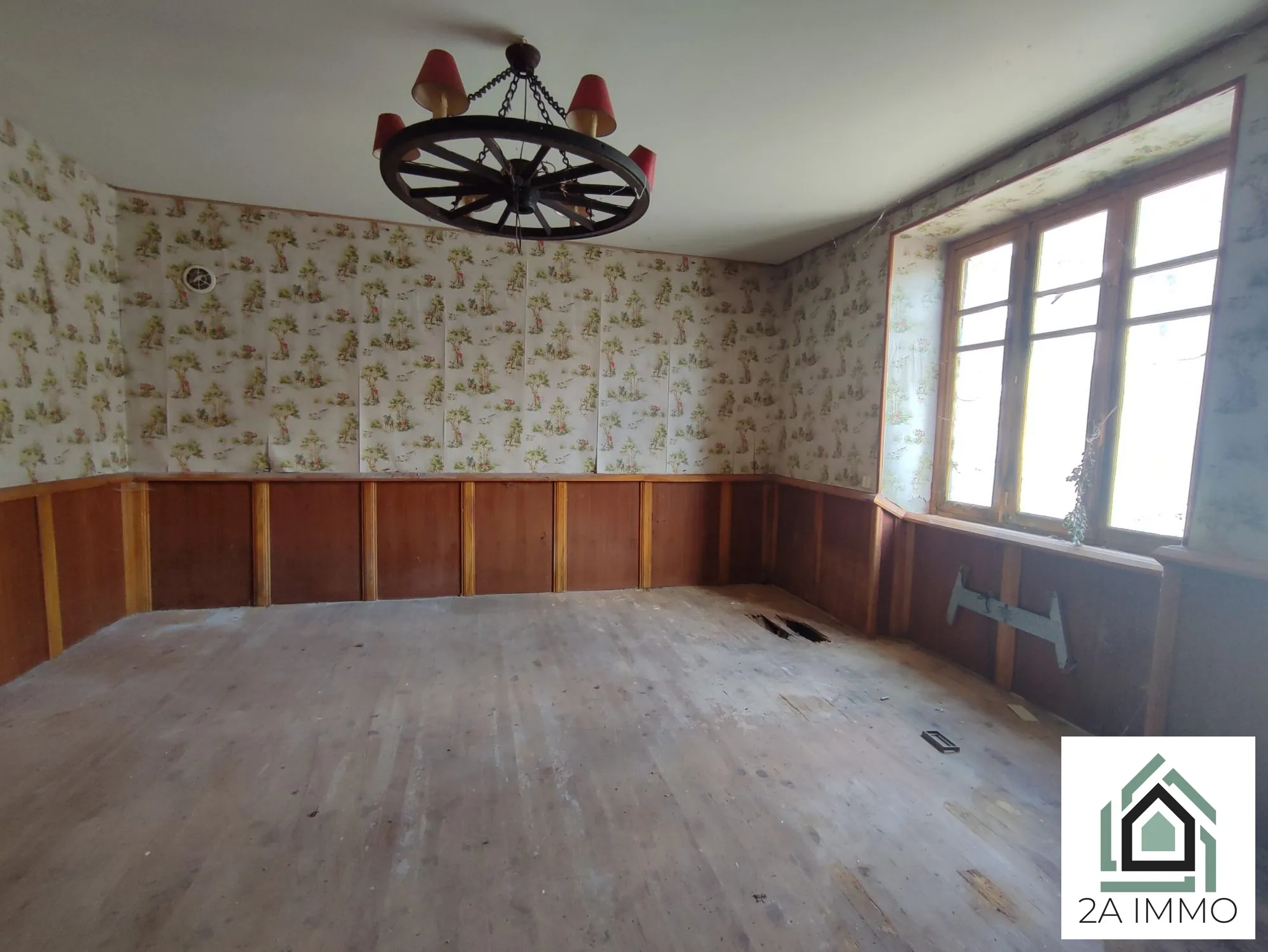 Grande maison à rénover avec dépendances à Chapdes-Beaufort 
