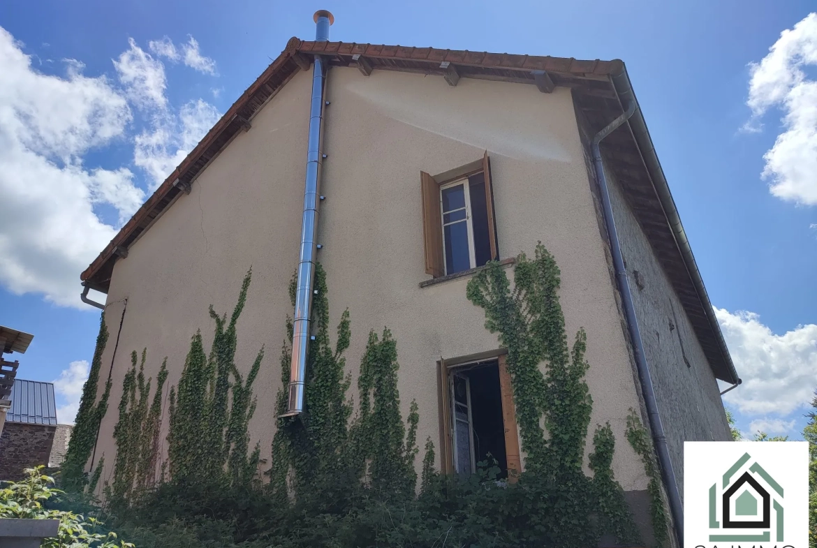 Grande maison à rénover avec dépendances à Chapdes-Beaufort 