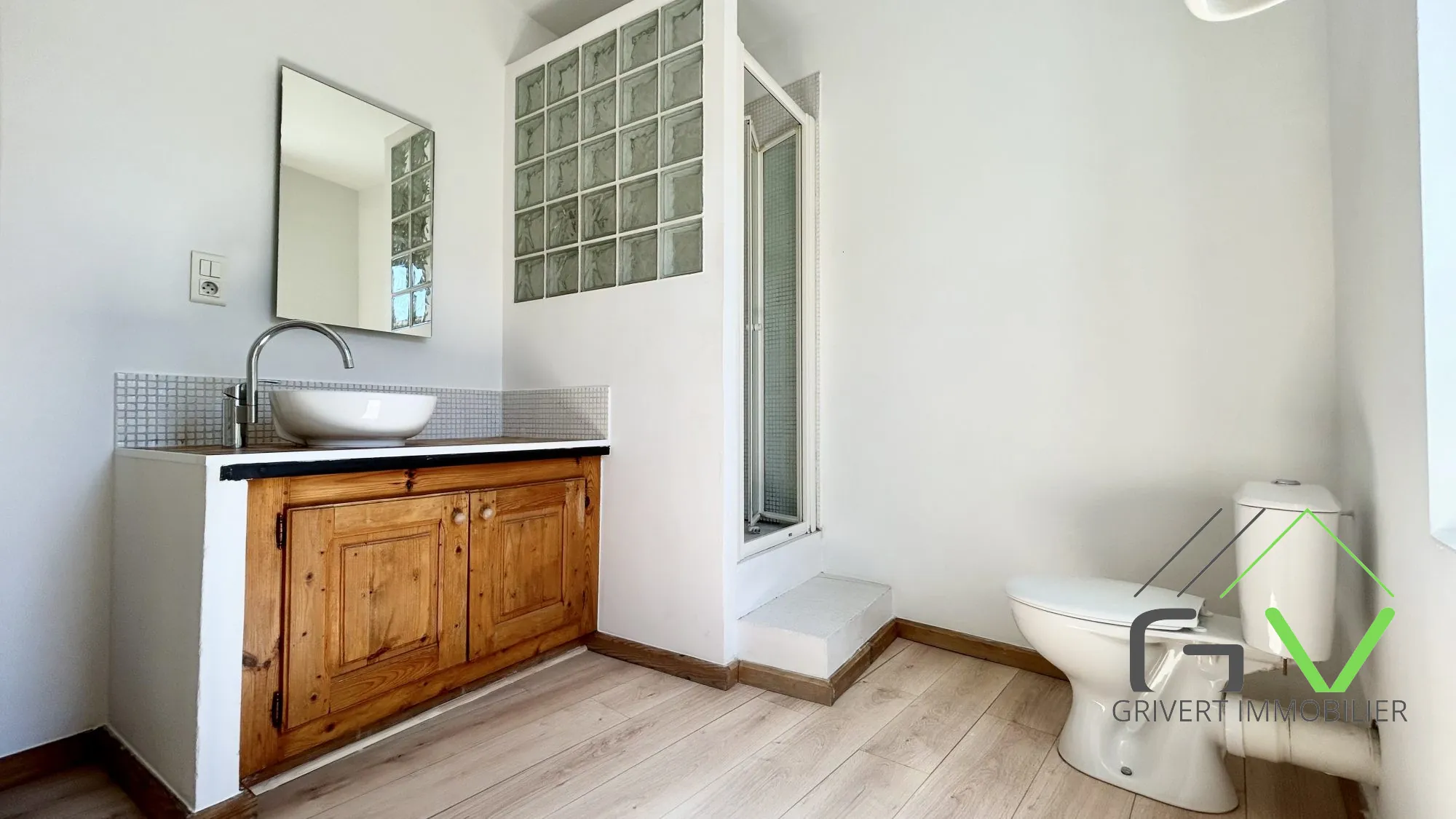 Appartement T3 de 62 m² à Nîmes avec terrasse, cave et balcon – Quartier recherché 