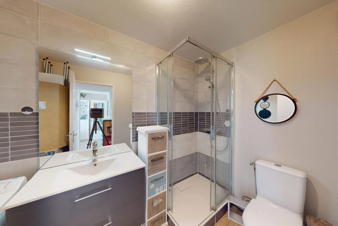 Maison à Moissat avec 4 chambres, grande parcelle et dépendances - Opportunité à saisir 