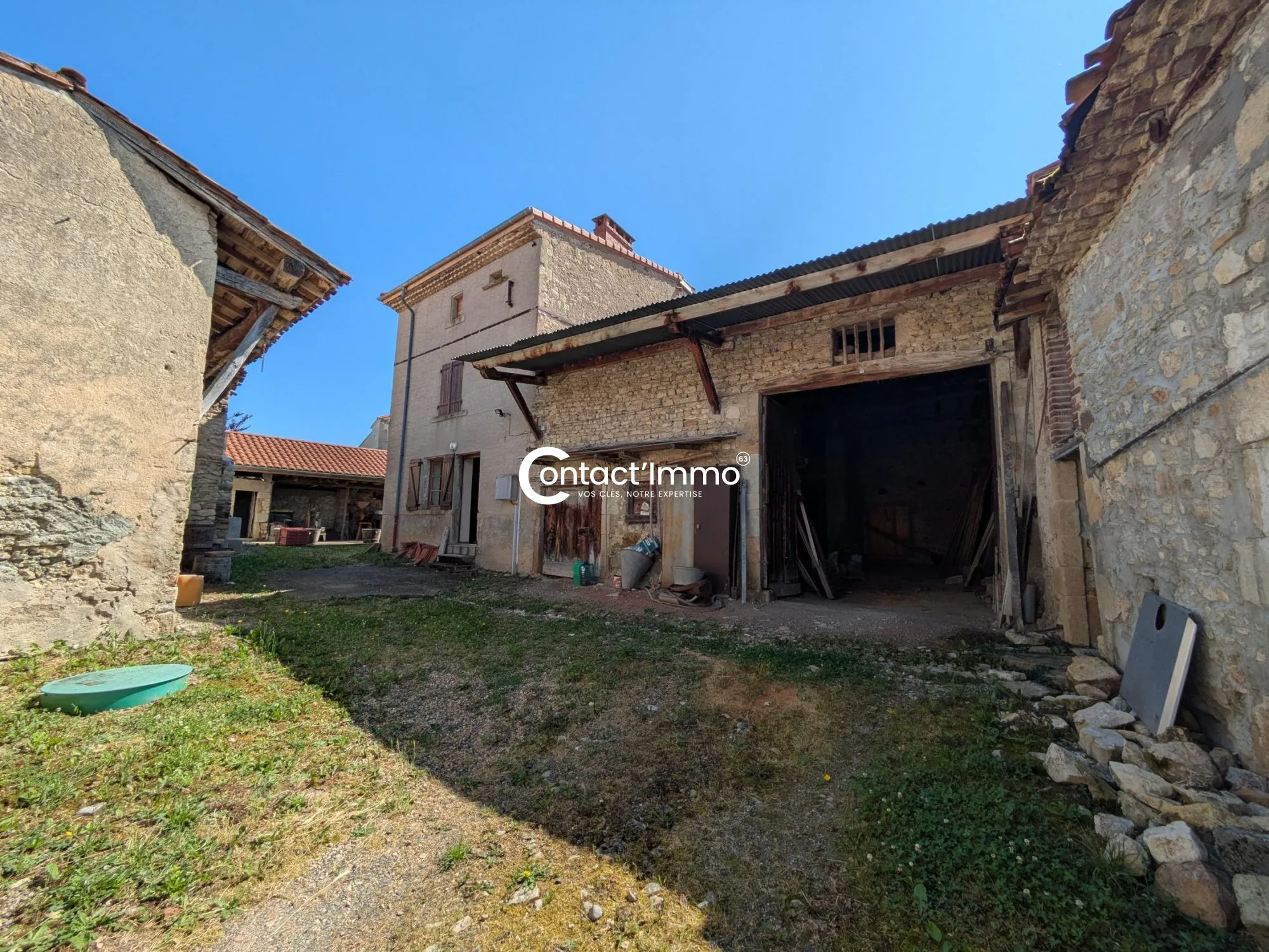 Maison à Moissat avec 4 chambres, grande parcelle et dépendances - Opportunité à saisir 