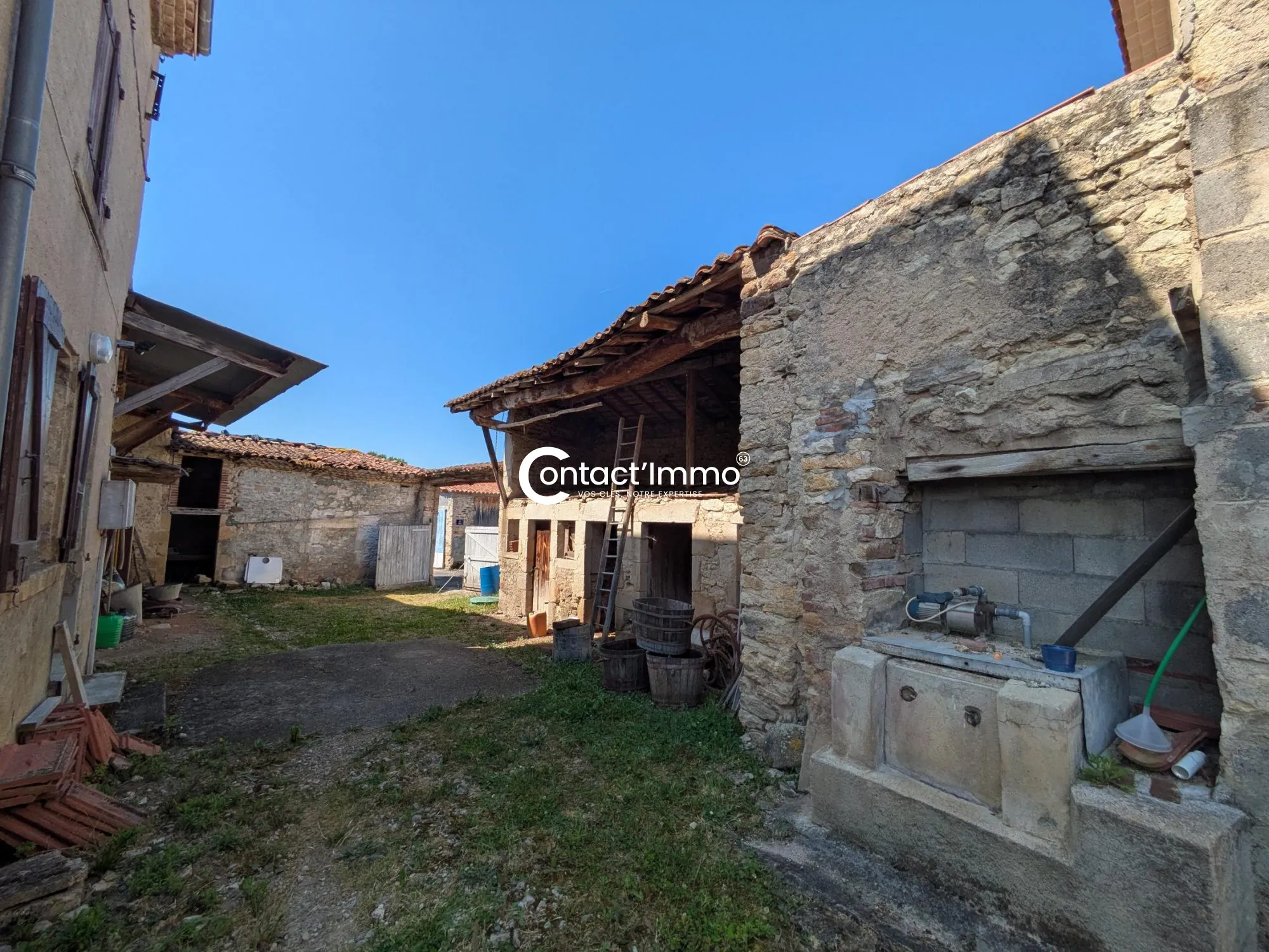Maison à Moissat avec 4 chambres, grande parcelle et dépendances - Opportunité à saisir 